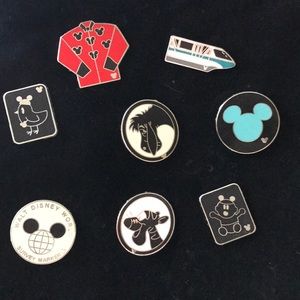 DISNEY PINS $4 EACH OR 7 FOR $20